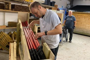 Produksjon av skrubrøytestikker ved Varde AS 